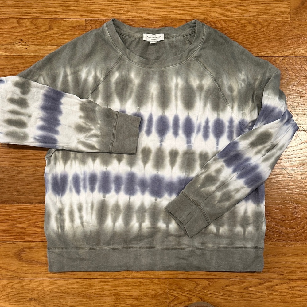 beachlunchlounge women’s Gray and Blue Tie-Dye Sweater